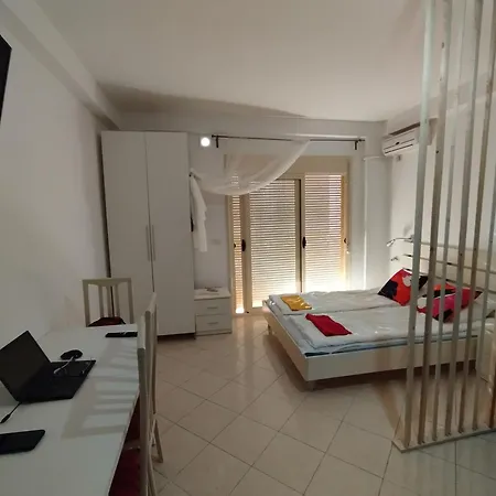Irek's Lungomare Apartment *